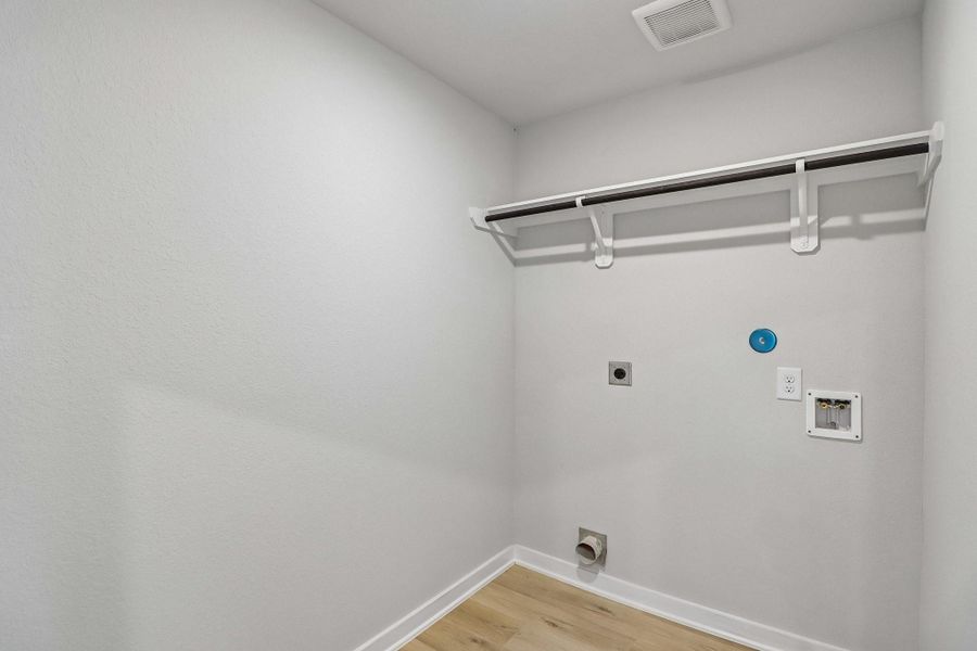 Spacious, unfurnished interior of a new home in Granger Pines, Conroe (Image 17).
