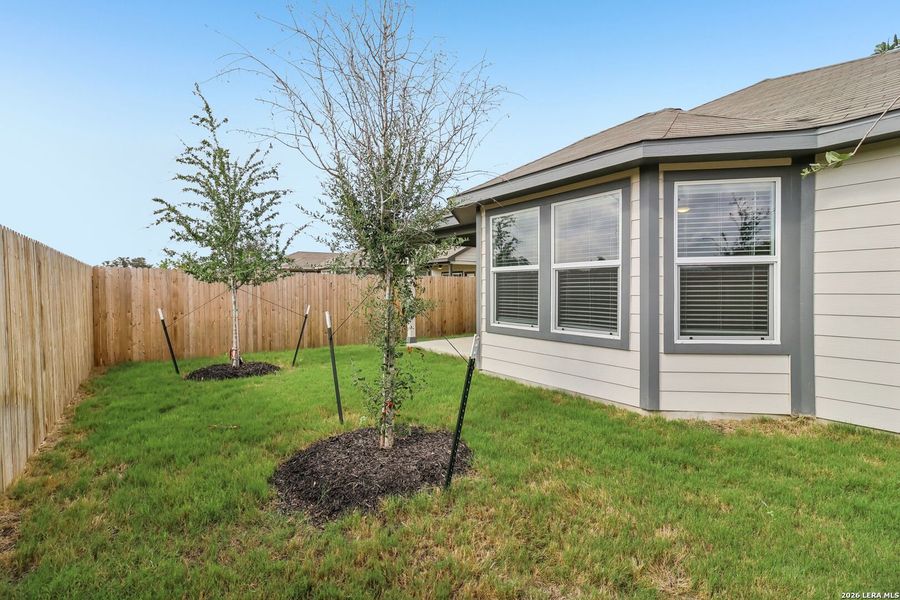 Exterior details and patio area of a home in Thomas Pond, San Antonio (Image 4).