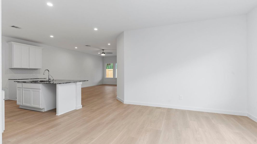 Spacious, unfurnished interior of a new home in Holly Ridge, Rosenberg (Image 16).