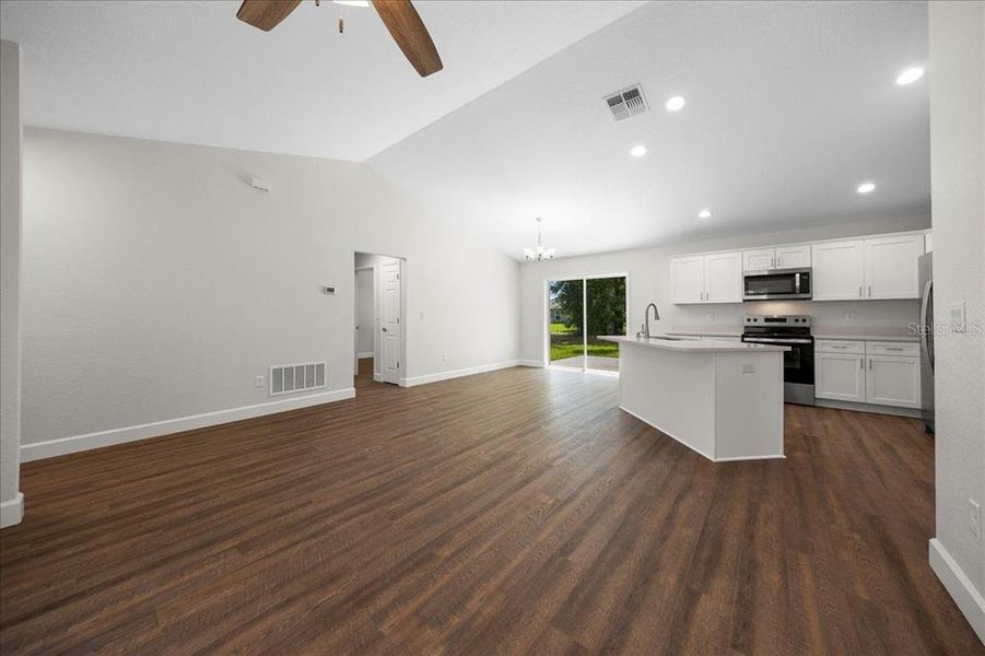 Spacious, unfurnished interior of a new home in , Belleview (Image 29).