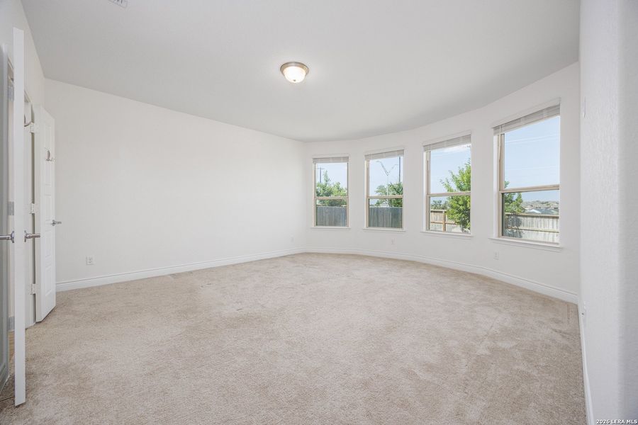 Spacious, unfurnished interior of a new home in Bison Ridge, San Antonio (Image 44).