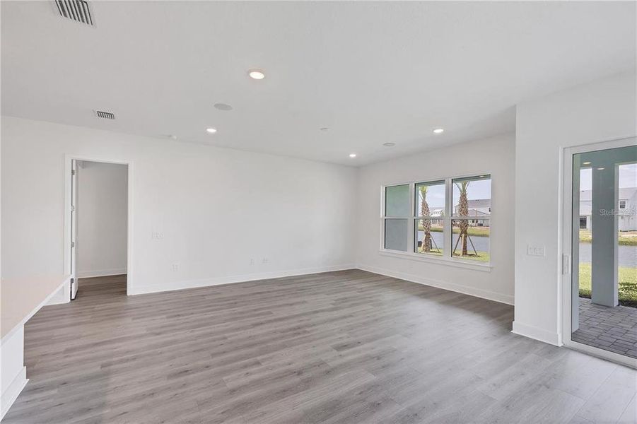 Spacious, unfurnished interior of a new home in Gracewater at Sarasota, Sarasota (Image 23).