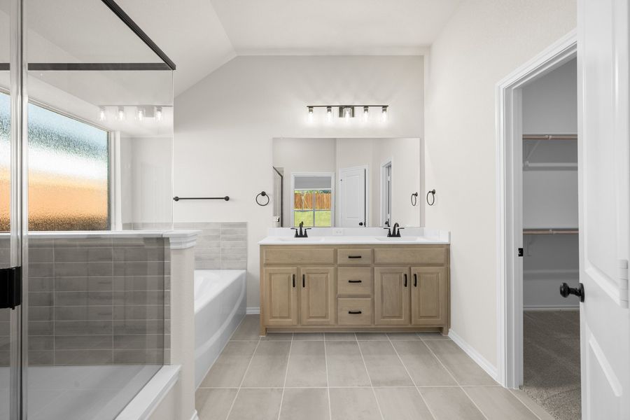 Furnished interior view inside a new home in Waterford Park, Weatherford (Image 12).