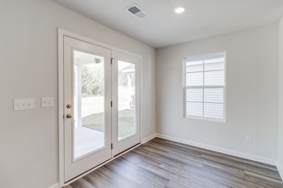 Spacious, unfurnished interior of a new home in Bluefield, Lexington (Image 23).