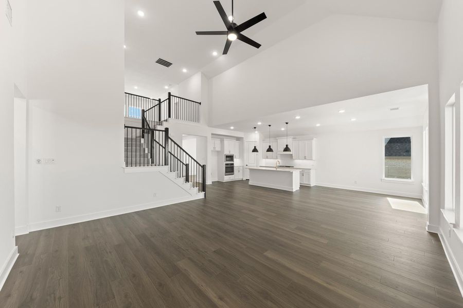 Spacious, unfurnished interior of a new home in Inspiration Collection 60 at Painted Tree, McKinney (Image 17).