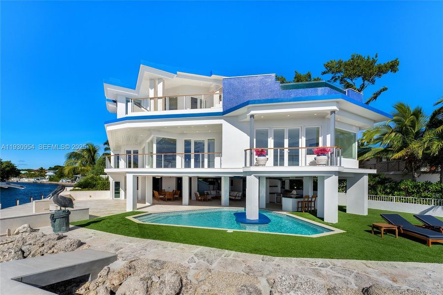 Exterior details and patio area of a home in , Key Largo (Image 38).