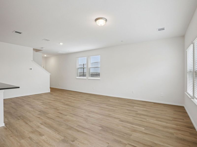 Spacious, unfurnished interior of a new home in Turner's Village, Buda (Image 8).