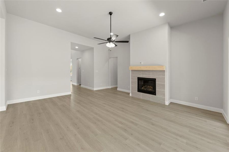 09. 2215 Clairmount - Family (2) 09. 2215 Clairmount - Family (2)