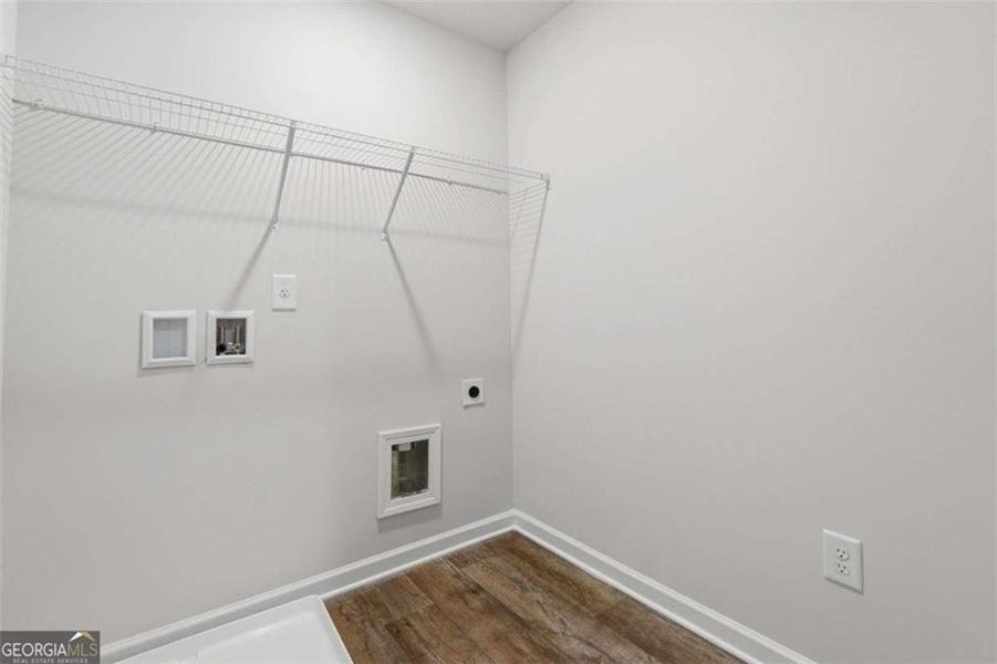 Spacious, unfurnished interior of a new home in Parkway James, Snellville (Image 16). Spacious, unfurnished interior of a new home in Parkway James, Snellville (Image 16).