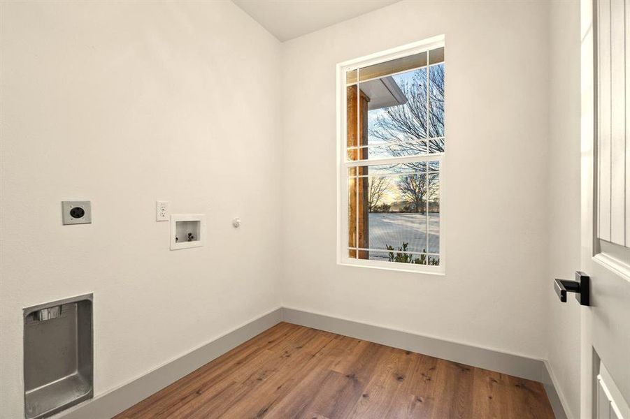 Spacious, unfurnished interior of a new home in , Bonham (Image 24).