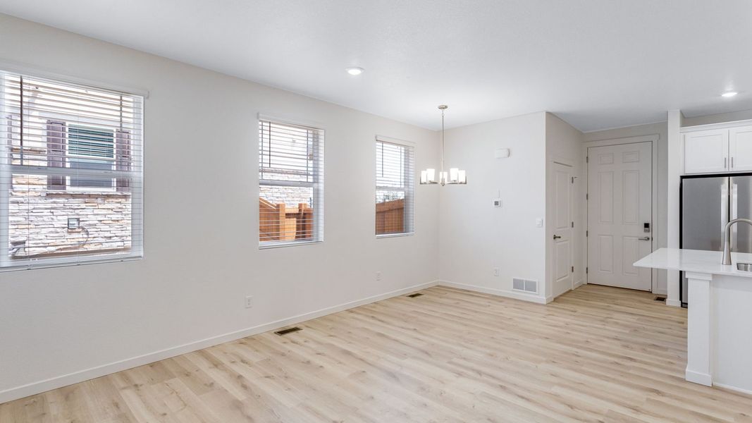 Spacious, unfurnished interior of a new home in Horizon Uptown, Aurora (Image 10).