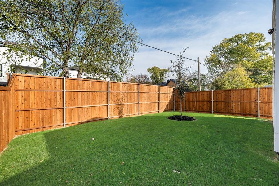 Exterior details and patio area of a home in , Dallas (Image 3).