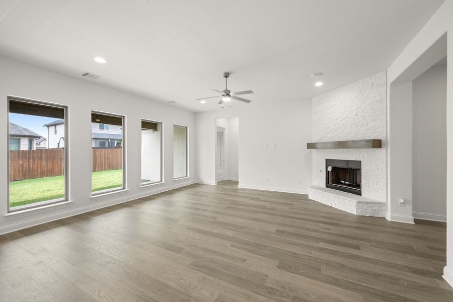 Spacious, unfurnished interior of a new home in Redden Farms, Midlothian (Image 12).