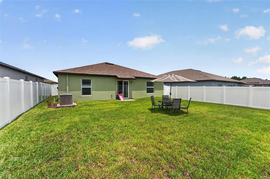 Exterior details and patio area of a home in , Bartow (Image 34).
