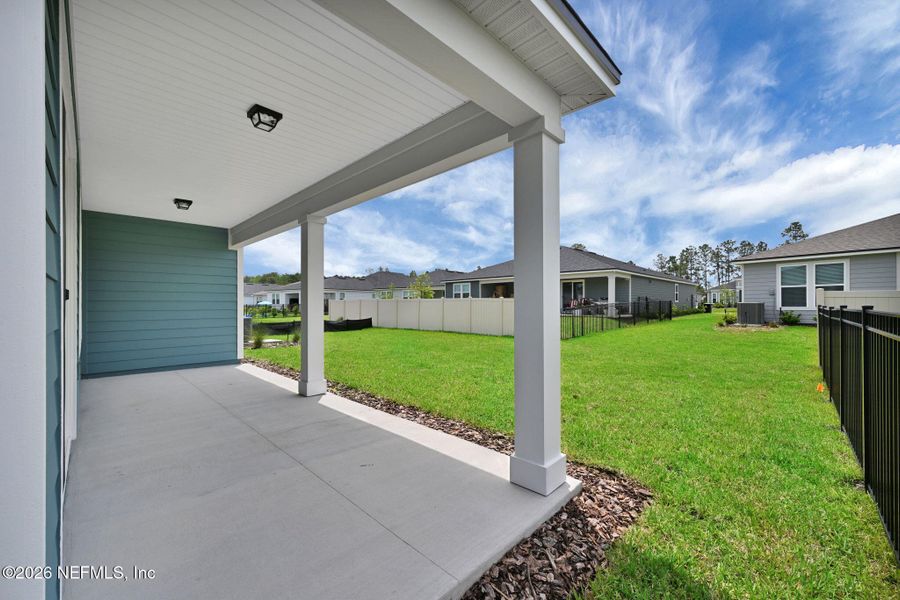 Exterior details and patio area of a home in Hyland Trail, Green Cove Springs (Image 3).