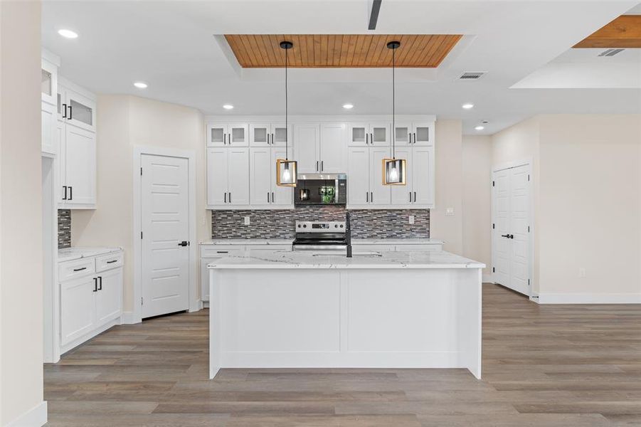 Spacious, unfurnished interior of a new home in , Granbury (Image 7).