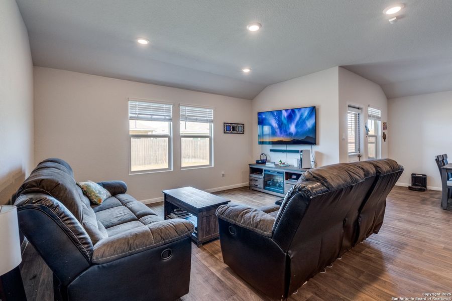 Furnished interior view inside a new home in Heather Glen, New Braunfels (Image 15).