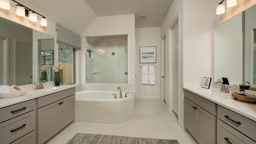 Furnished interior view inside a new home in Sienna, Missouri City (Image 10).