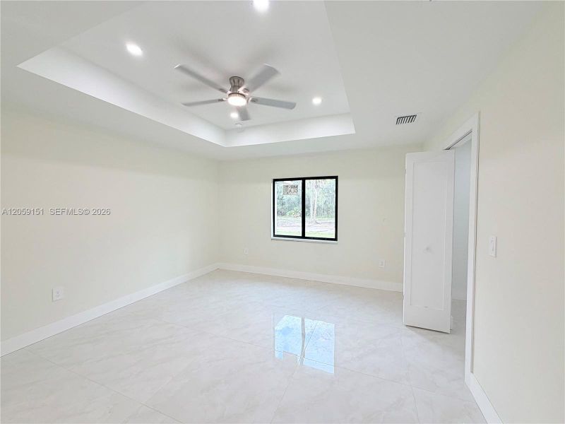 Spacious, unfurnished interior of a new home in , Lehigh Acres (Image 30).