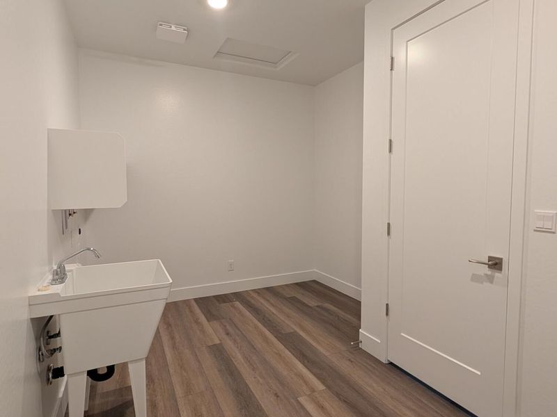 Spacious, unfurnished interior of a new home in South Ranch Western Collection, Prescott (Image 5).