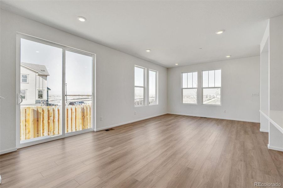 Spacious, unfurnished interior of a new home in Turnberry, Commerce City (Image 20).