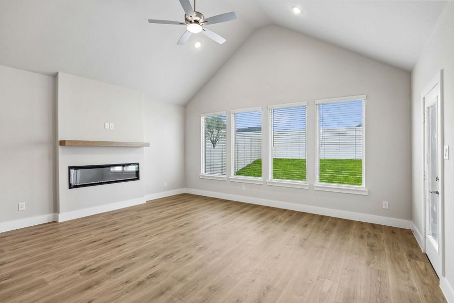 Spacious, unfurnished interior of a new home in Painted Tree Woodland West, McKinney (Image 18).