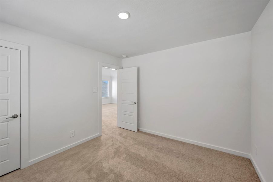 Spacious, unfurnished interior of a new home in Lone Star Landing, Montgomery (Image 18).