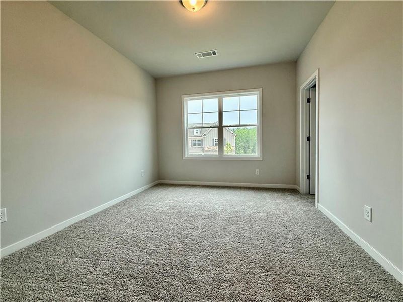Spacious, unfurnished interior of a new home in Ponderosa Farms Manor, Gainesville (Image 31).
