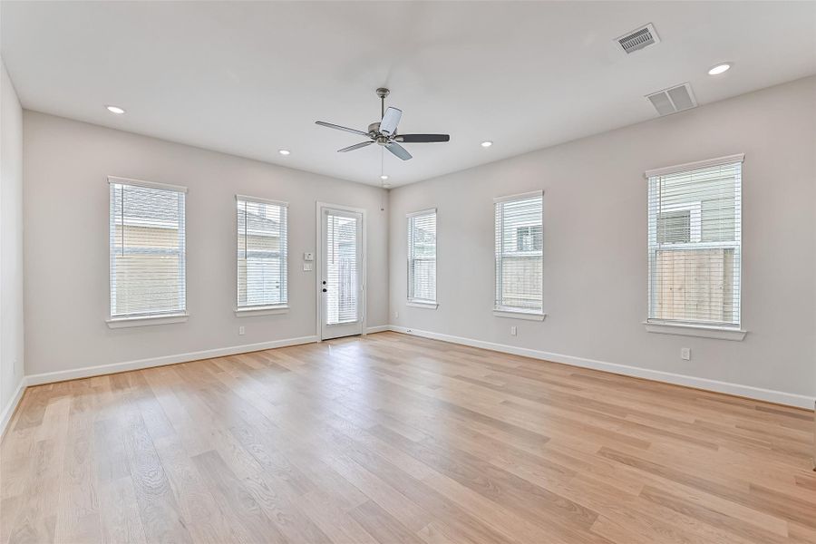 Spacious, unfurnished interior of a new home in Pearland Old Townsite, Pearland (Image 21).
