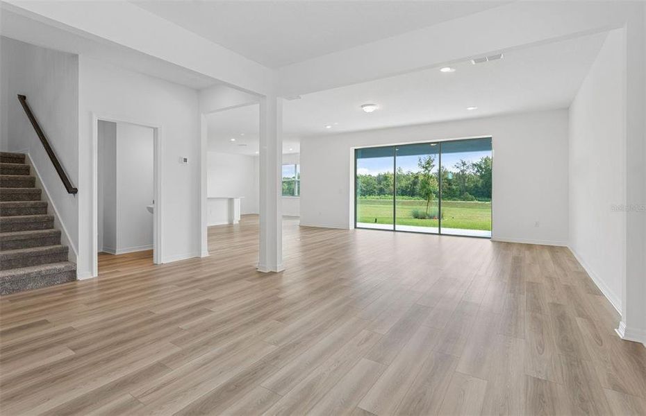 Spacious, unfurnished interior of a new home in , Lake Alfred (Image 18).