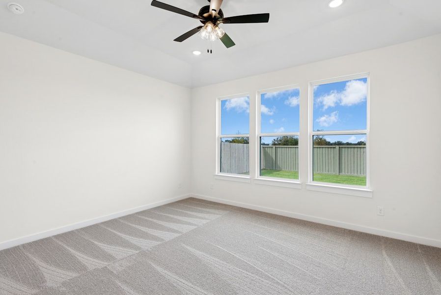 Spacious, unfurnished interior of a new home in Santa Rita Ranch, Georgetown (Image 27).