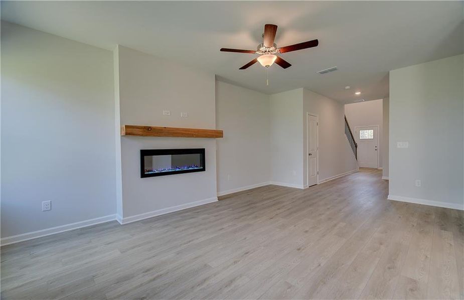 Spacious, unfurnished interior of a new home in Enclave at Evergreen, Fairburn (Image 19). Spacious, unfurnished interior of a new home in Enclave at Evergreen, Fairburn (Image 19).