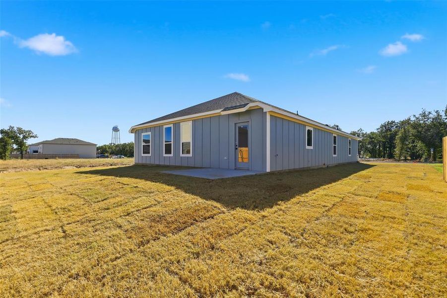 Exterior details and patio area of a home in , Tolar (Image 3).