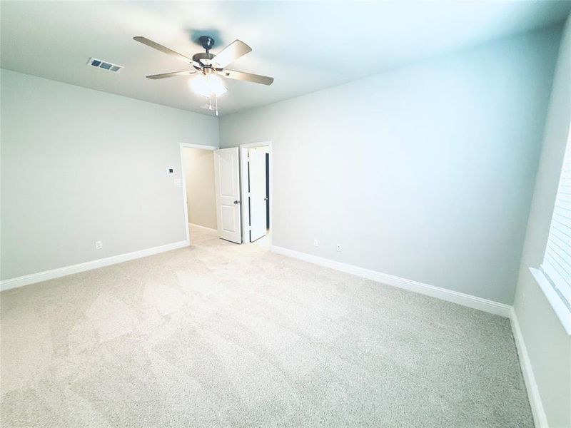 Spacious, unfurnished interior of a new home in , Rowlett (Image 12).