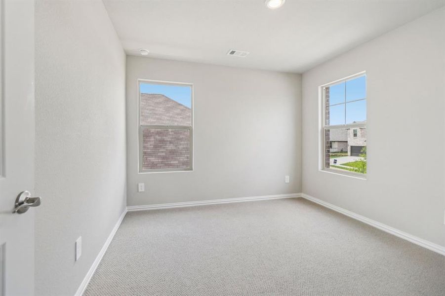 Spacious, unfurnished interior of a new home in Westmoor, Sherman (Image 17).