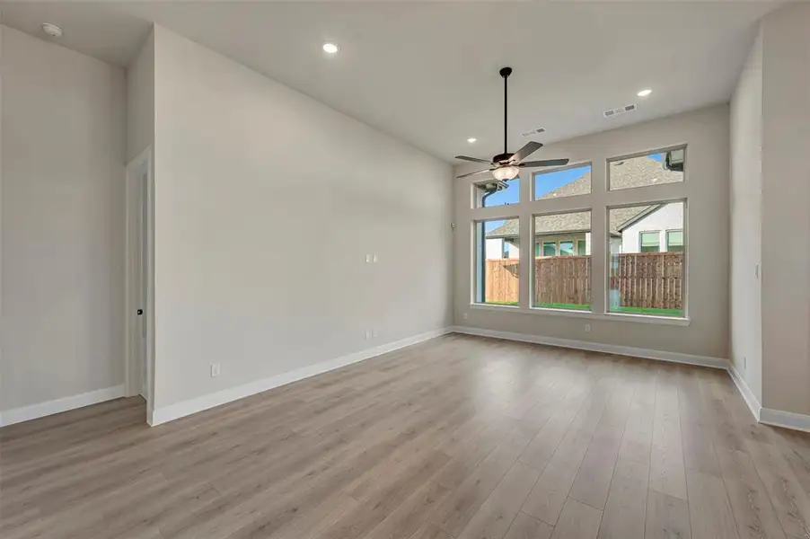 Spacious, unfurnished interior of a new home in Sandbrock Ranch, Aubrey (Image 14).