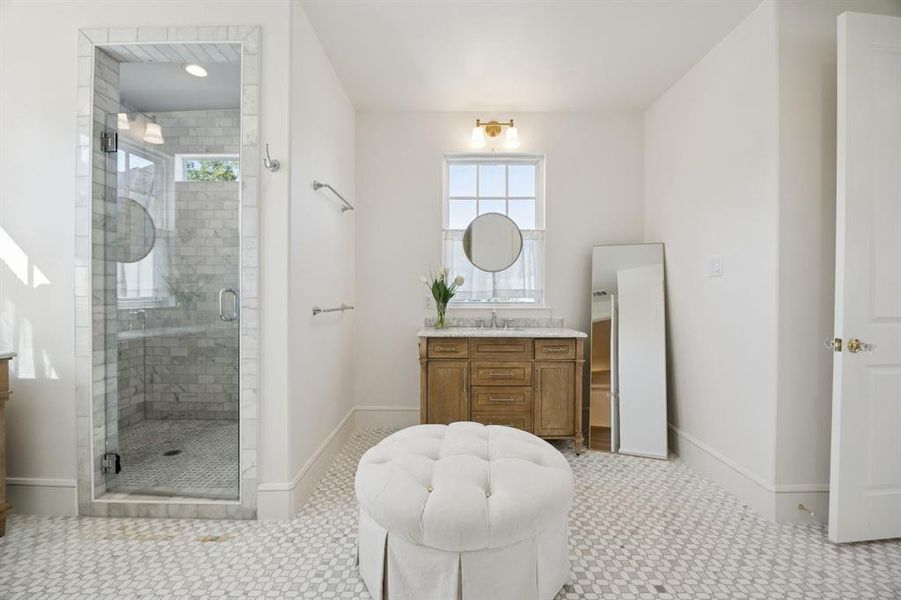 Furnished interior view inside a new home in , Dallas (Image 14).