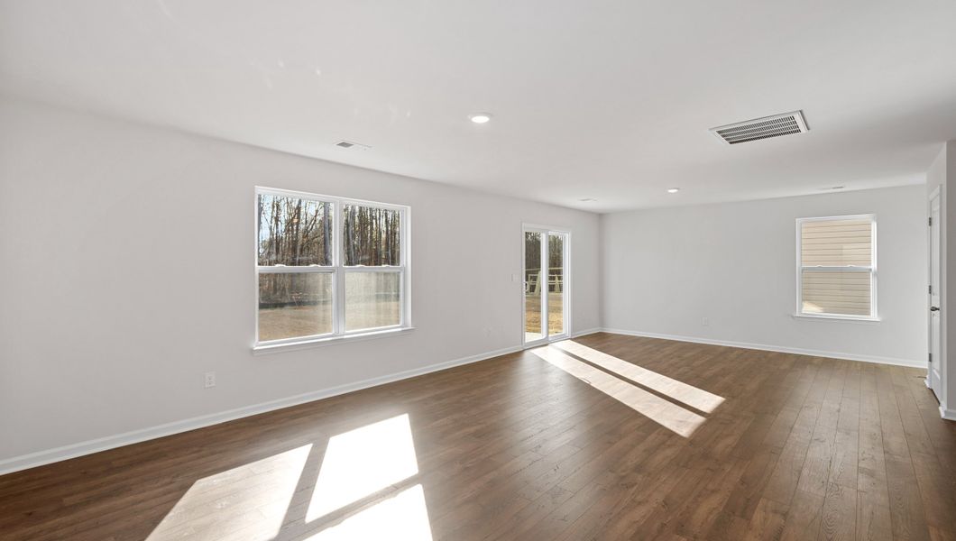 Representative unfurnished interior of a home built from the Elston by D.R. Horton in Paddock Point, Roebuck (Image 21).