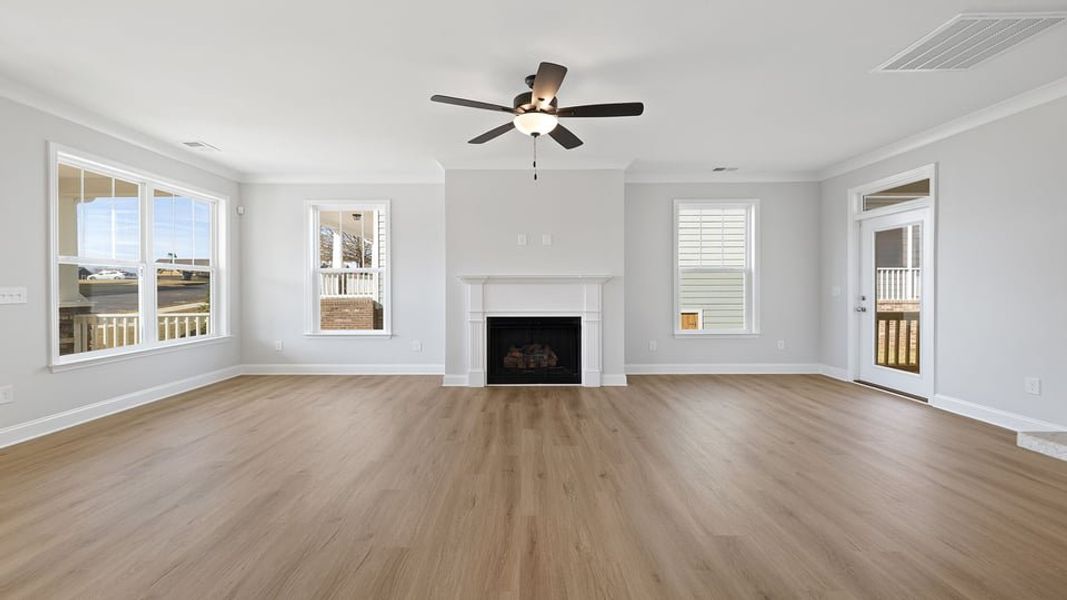 Spacious, unfurnished interior of a new home in Sunset Summits, Spartanburg (Image 15).