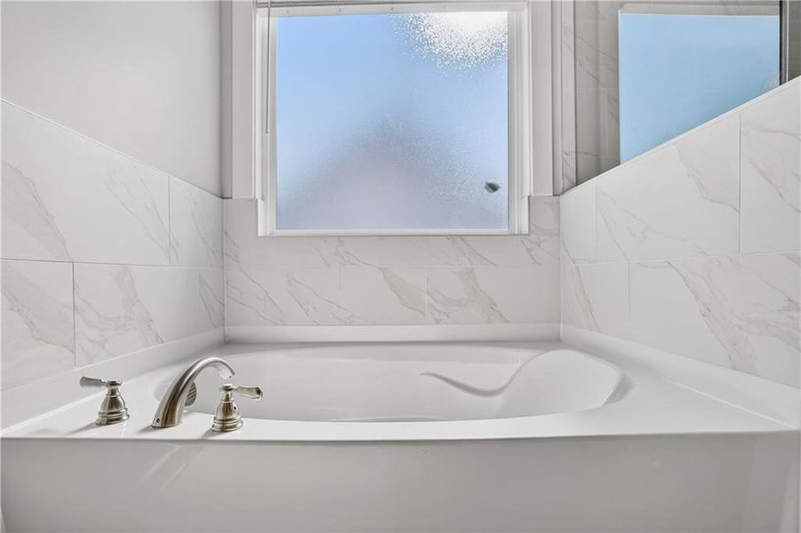 Close-up of interior finishes inside a home in The Fairways at Mirror Lake, Villa Rica (Image 21).