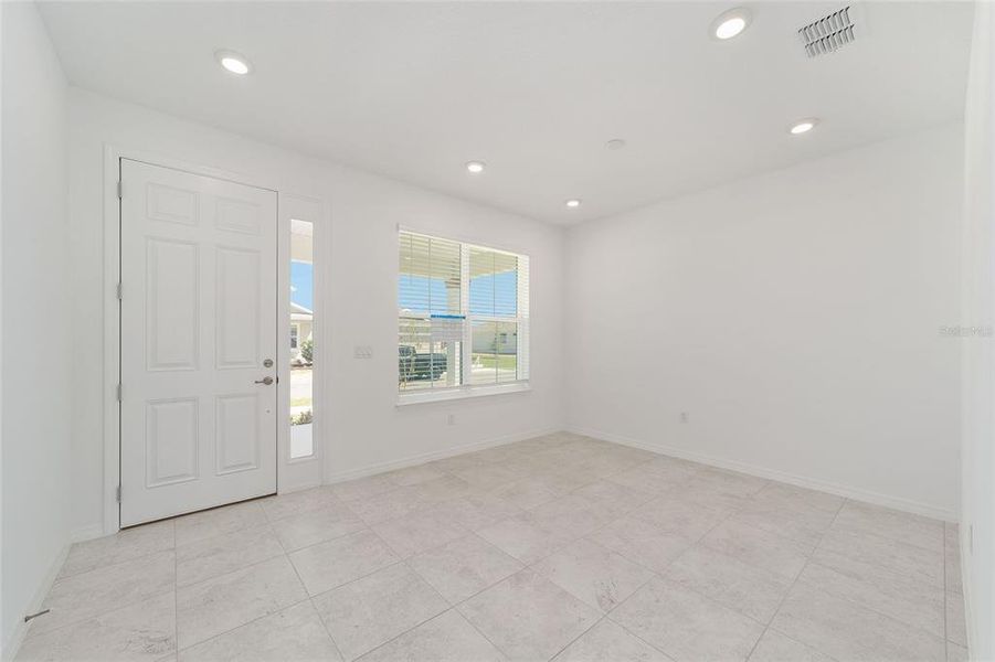 Spacious, unfurnished interior of a new home in Calesa Township, Ocala (Image 36).