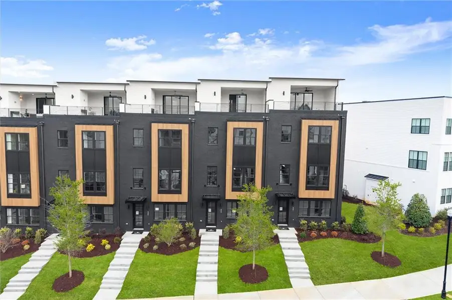 Condo located in Alpharetta, GA showcasing its design and architecture (Image 4).