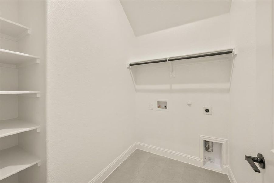 Spacious, unfurnished interior of a new home in Stone River Glen 60s, Royse City (Image 19). Spacious, unfurnished interior of a new home in Stone River Glen 60s, Royse City (Image 19).