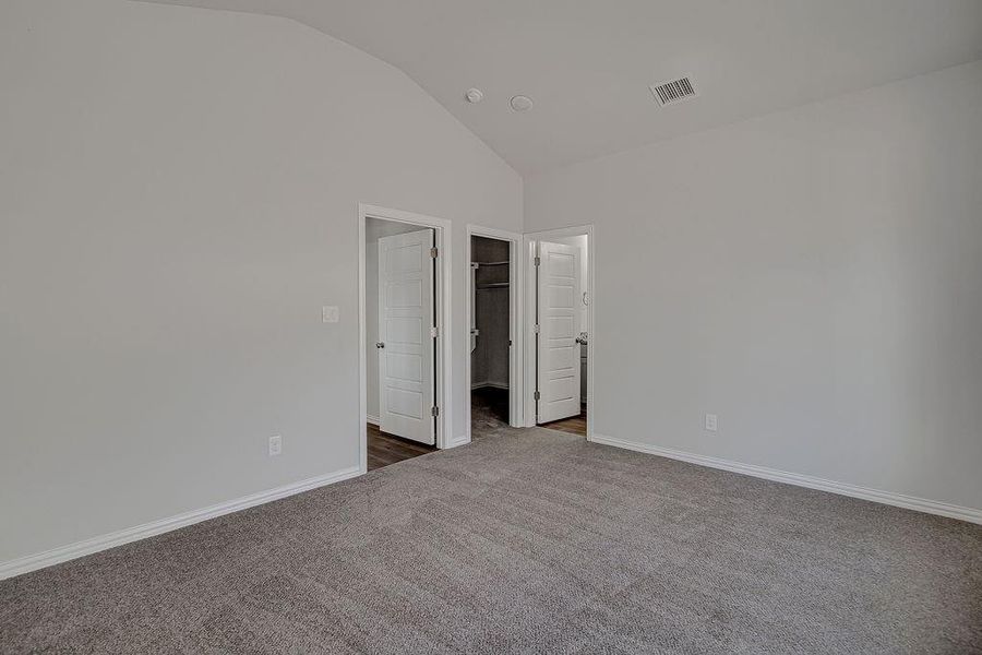 Spacious, unfurnished interior of a new home in , Fort Worth (Image 20).