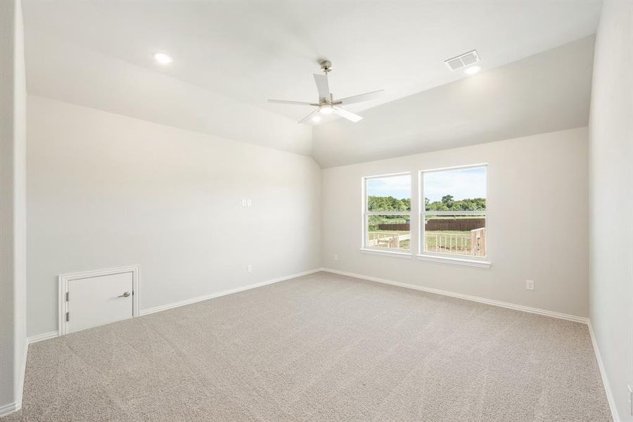 Spacious, unfurnished interior of a new home in Sunset Ridge, Alvarado (Image 21).
