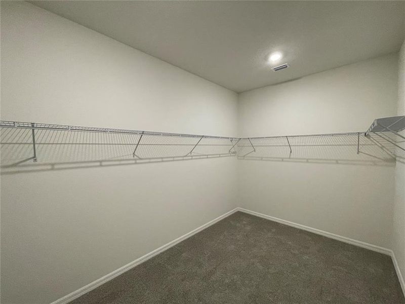 Spacious, unfurnished interior of a new home in Angeline, Land O' Lakes (Image 20).