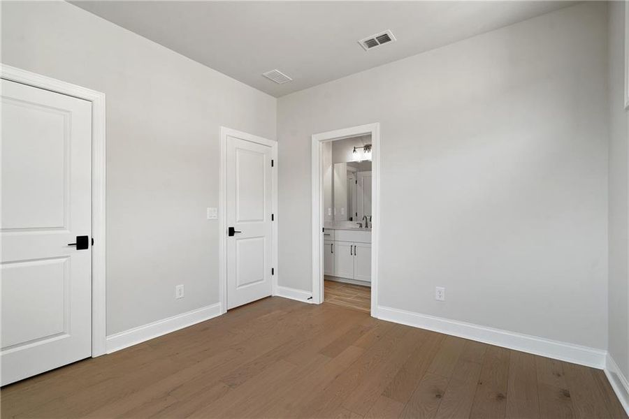 Spacious, unfurnished interior of a new home in Ward's Crossing Townhomes, Johns Creek (Image 18).