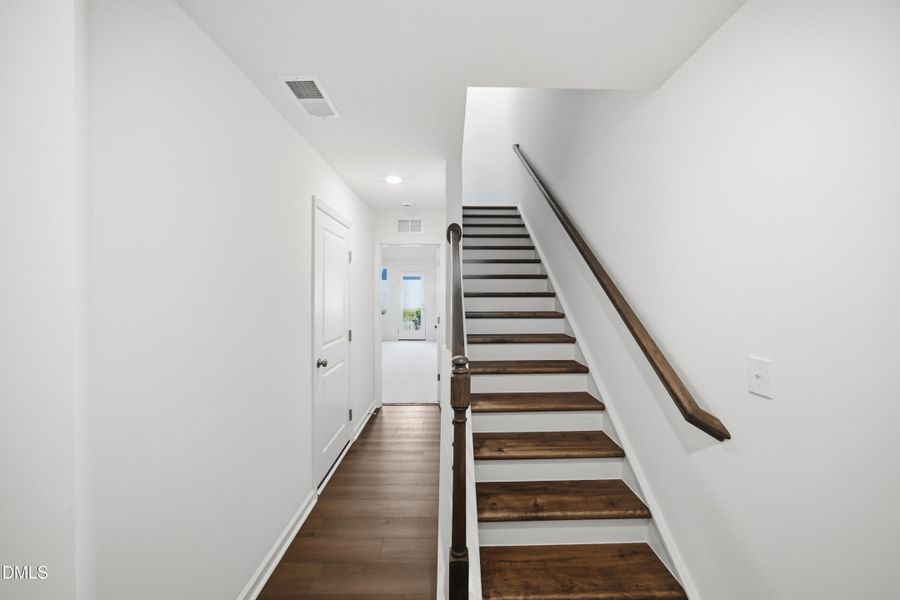 SUN_ElmGrove_Pic_Wyatt_Foyer_1of1 SUN_ElmGrove_Pic_Wyatt_Foyer_1of1