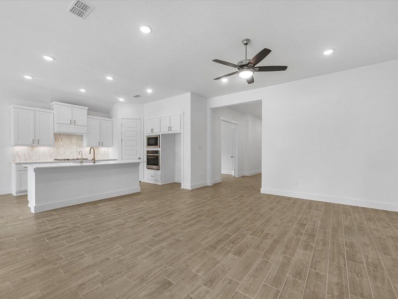 Spacious, unfurnished interior of a new home in Tompkins Reserve, Katy (Image 13). Spacious, unfurnished interior of a new home in Tompkins Reserve, Katy (Image 13).