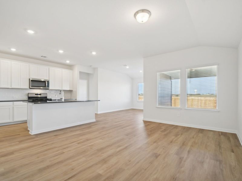 Spacious, unfurnished interior of a new home in Waterstone Crossing, Kyle (Image 9).